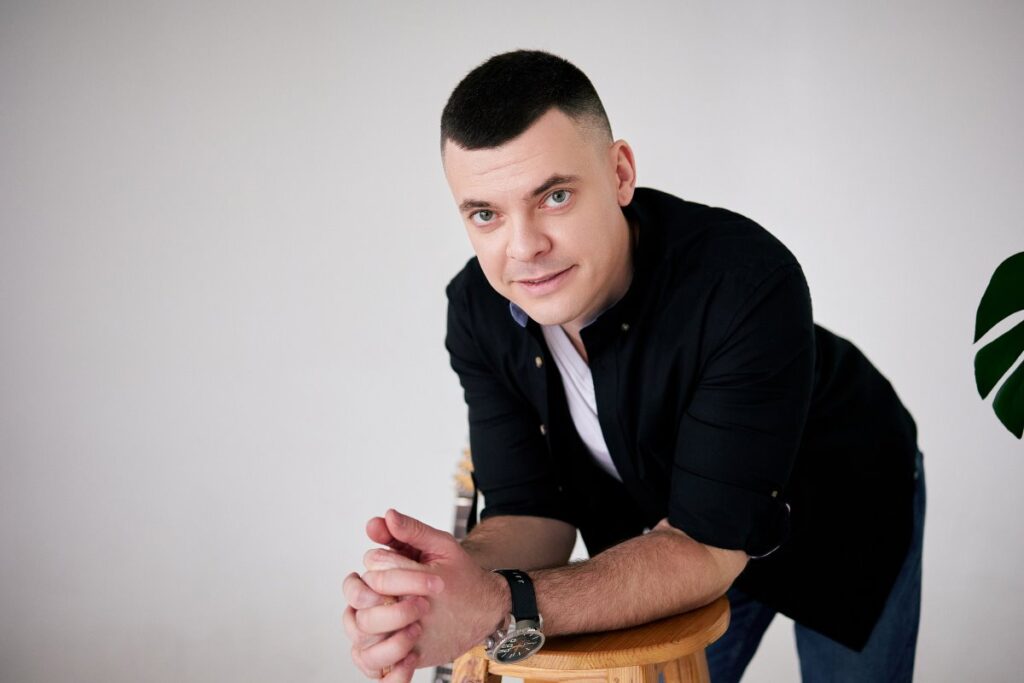 Від весільного музиканта до артиста великої сцени Жовтневого палацу: Віталій Лобач з прем'єрою нової пісні на "Музичній платформі України"