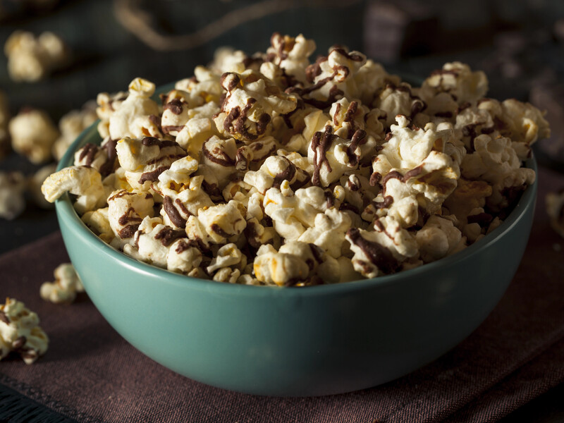 "Хрусткий, солодкий і просто вау!" Приготуйте шоколадний попкорн із трьох складників "Хрусткий, солодкий і просто вау!" Приготуйте шоколадний попкорн із трьох складників