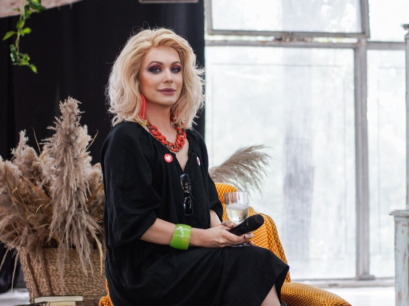 "На мені – перука, своє волосся я втратила". 46-річна блогерка Монро показала, як змінилася за 23 роки