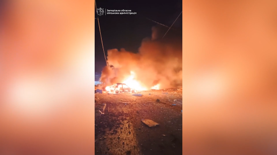 Російський удар по Запоріжжі: на СТО загорілися автомобілі, загинули люди (відео)