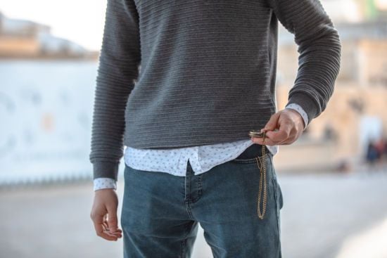 Які предмети не можна носити в кишенях і чому: про це майже ніхто не знає