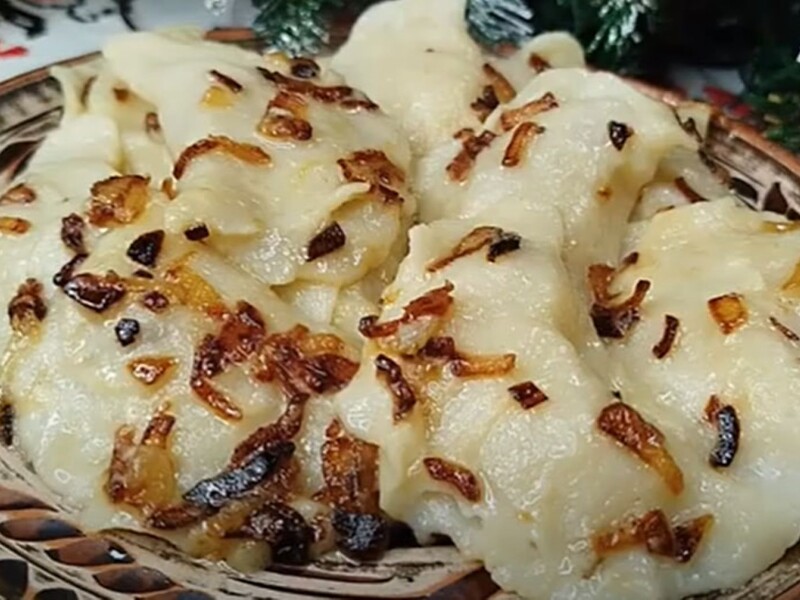 Змішайте це з борошном – і тісто для вареників вийде м'яким і смачним. Пісний рецепт без яєць