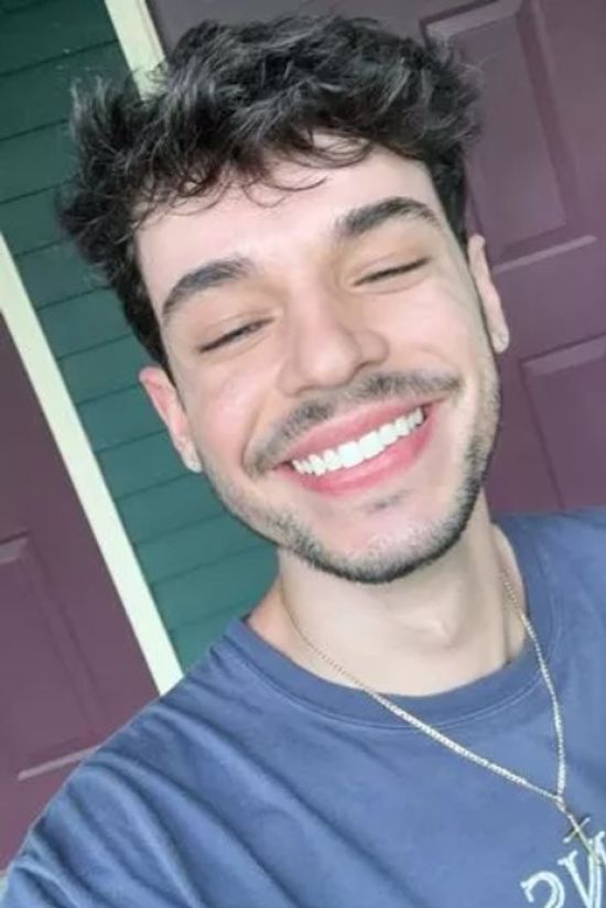 Може ще розтягнути: чоловік похизувався частиною тіла, що вдвічі більша за середній розмір – фото