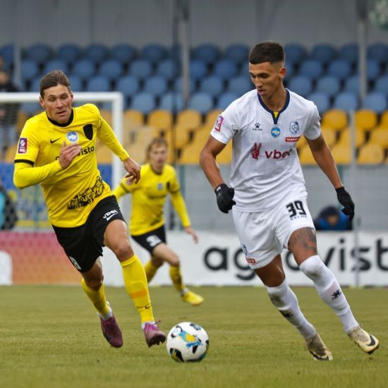 "Олександрія" у скандальному матчі з двома вилученнями розбила "Чорноморець" і очолила УПЛ (відео)