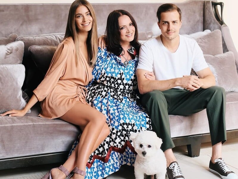 Онучка Ротару показала старшого брата, який таємно виїхав за кордон. Відео