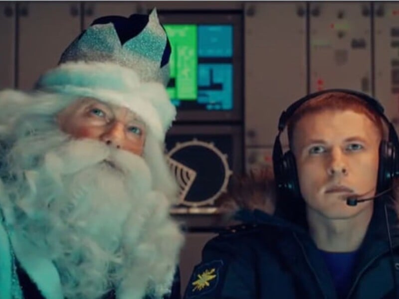 "Русня репертуару не міняє". У РФ зняли відео, у якому ракетою збивають Санта-Клауса над Кремлем