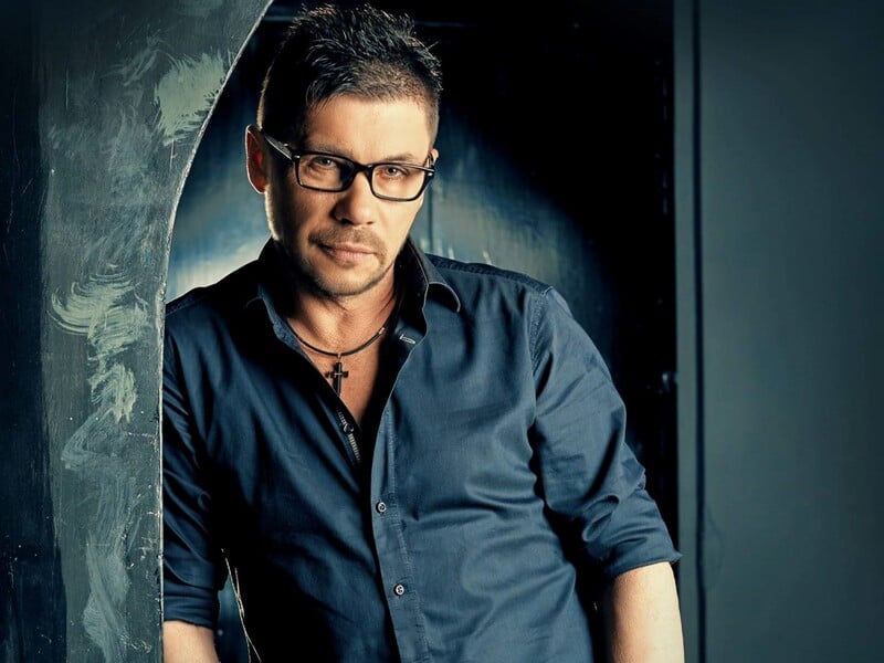 Дружина Лесика, у якого під час концерту зупинилося серце, розповіла про його стан у реанімації