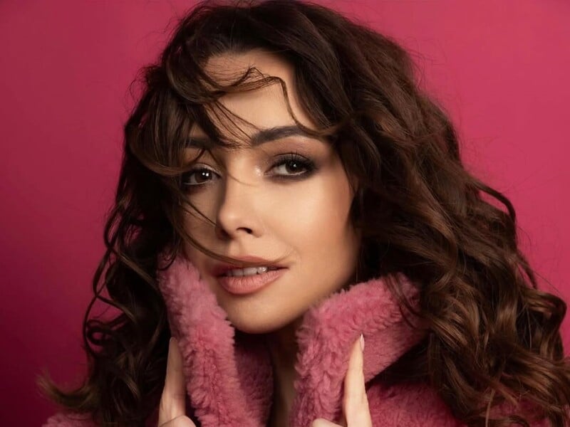 "Мишки на ялинці – це стратегічний хід". Кухар показала, як разом із дочкою прикрасила ялинку. Відео