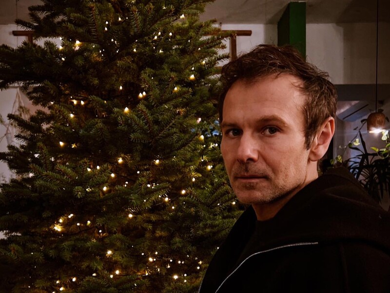 Вакарчук розповів, чим займається його 77-річна мати, і показав фото з нею