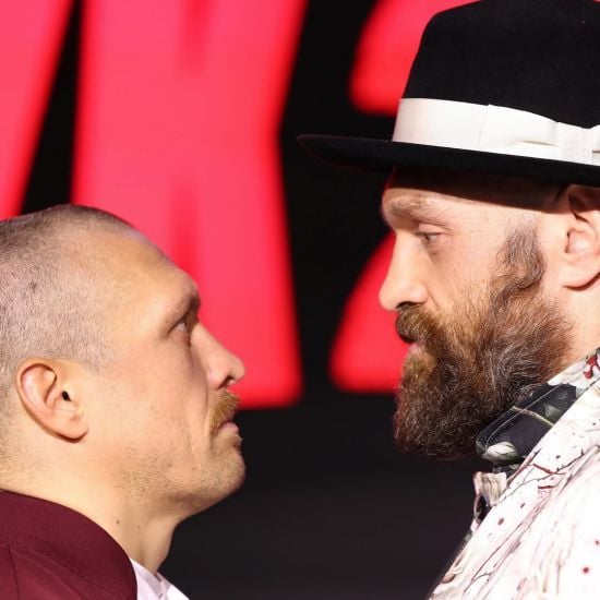 Усик і Ф'юрі провели пресконференцію та надзвичайно довгу битву поглядів перед реваншем (відео)