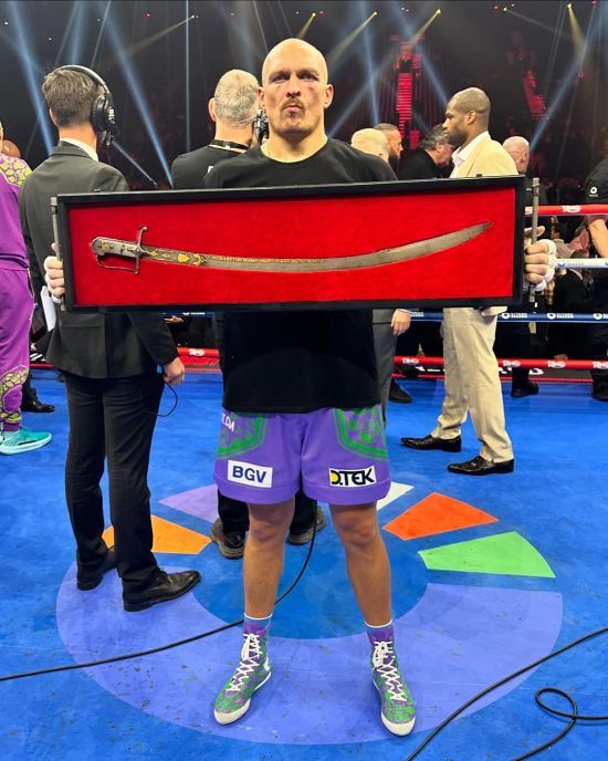 Усик звернувся до фанатів після перемоги над Ф'юрі в реванші: що сказав чемпіон (відео)