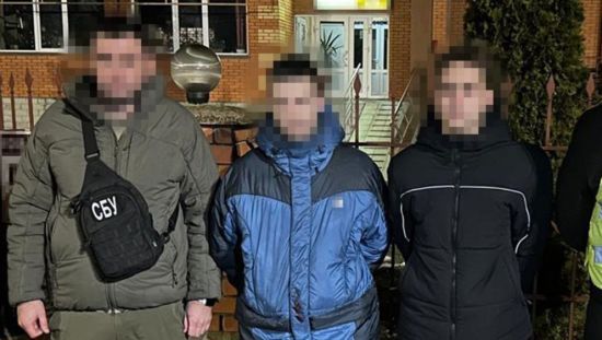 Підпалювали авто військових: СБУ затримала фігурантів у Києві та Харкові