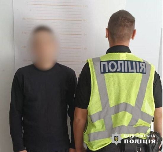 У Києві чоловік, використавши уламок скла, вдарив у шию колегу: суд виніс вирок