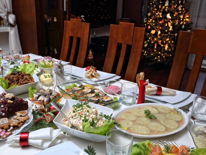 "Потім не дивуйтеся". Дієтолог Усика розповіла, чому на свята не варто переїдати за столом "Потім не дивуйтеся". Дієтолог Усика розповіла, чому на свята не варто переїдати за столом