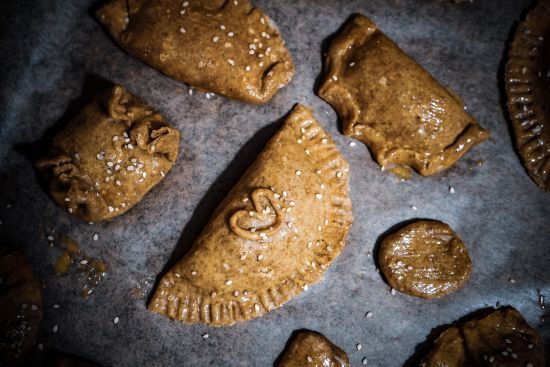 Запам'ятайте ці лайфгаки і випічка не підгорить: як пекти в газовій духовці