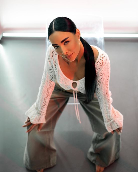 Відома українська співачка вагітна первістком і показала фото з округлим животиком