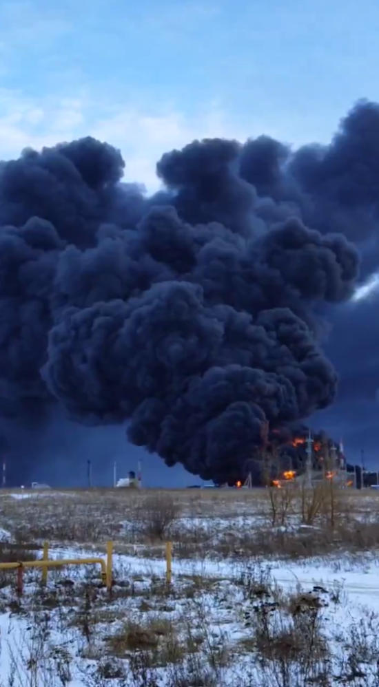 Атака ЗСУ: в російському Орлі продовжує палати нафтобаза