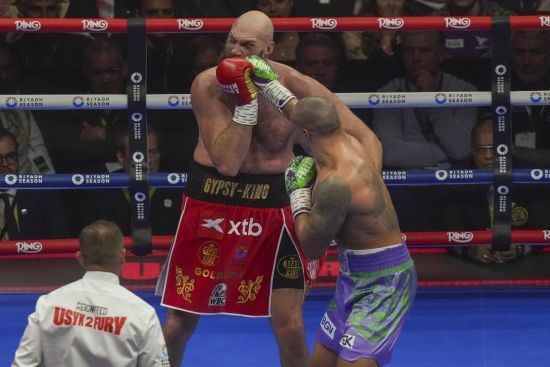 Усик вдруге переміг Ф'юрі: яскраві фото бою за звання чемпіона світу