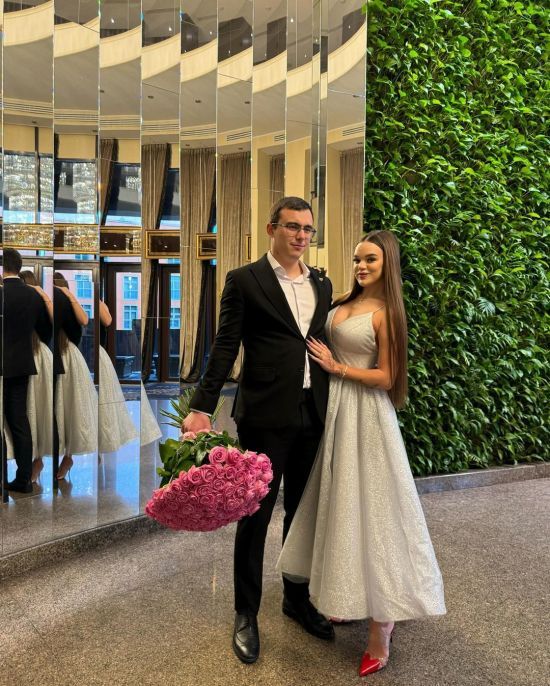 Блогерка Верба після заручин відмовилася грати весілля з нареченим і пояснила чому: "Це шок"