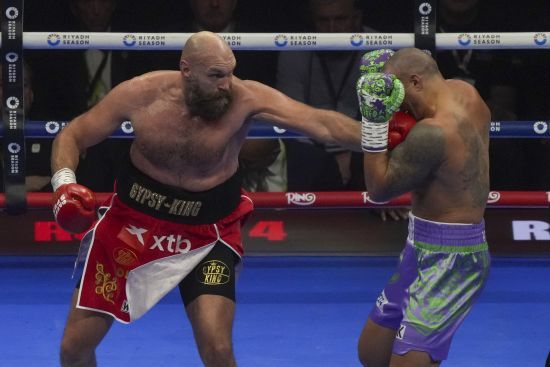 Леннокс Льюїс прокоментував перемогу Усика в реванші проти Ф'юрі