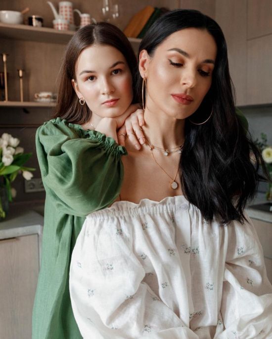 Маша Єфросиніна показалася з 20-річною донькою і розчулила кадрами з їхньої рідкісної зустрічі