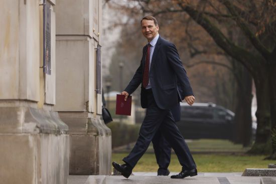 Сікорський назвав країну, яку слід примусити до мирних переговорів