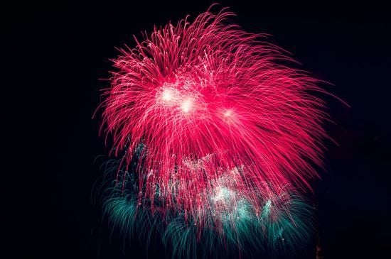 У Львові, Києві та Одесі невідомі, попри заборону, запустили феєрверки (відео)