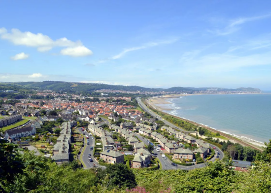 Колвін-Бей у занепаді: як популярний курорт перетворився на місто-привид