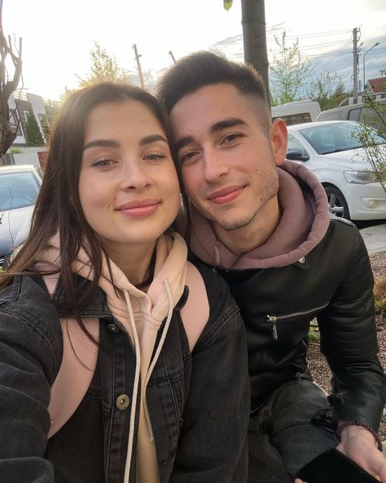 Дружина Романа Сасанчина заявила про виїзд із 2-річною донькою за кордон і назвала причину