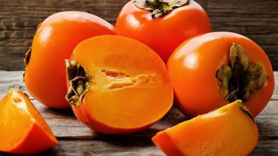 Як правильно їсти хурму — зі шкіркою чи без