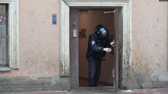 У РФ 16-річну школярку кинули за ґрати через "виправдання тероризму"