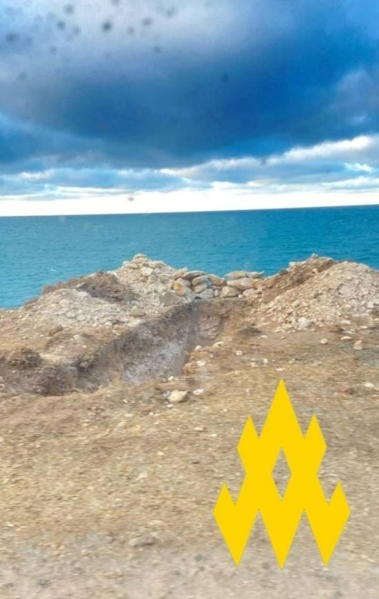 Окупанти готуються до оборони в Криму: "АТЕШ" знайшов місця, де окопуються росіяни