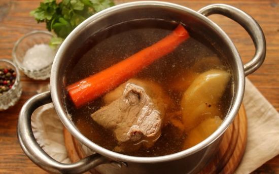 Суп матиме ідеальний насичений смак: що робити з першою водою після варіння м'яса