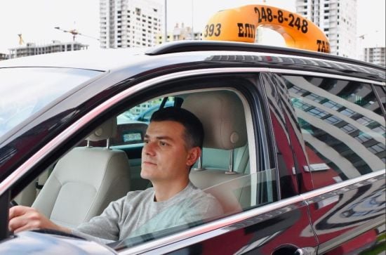 Скандал у Bolt: водій завершив поїздку через прохання пасажирів говорити українською