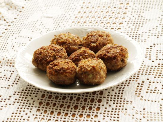 Соковита серединка і хрумка скоринка: рецепт смачних котлет з кулінарної книги 1947 року