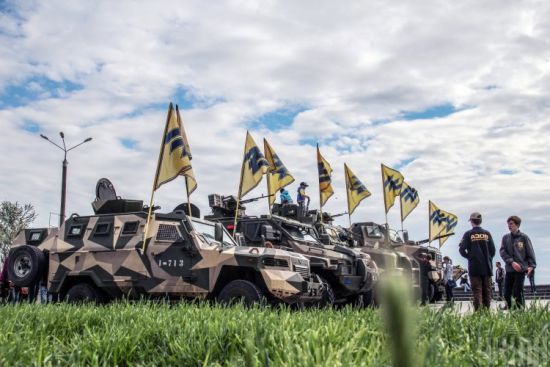 Ефектна робота: "Азов" показав нічні ураження окупантів ударними дронами (відео)