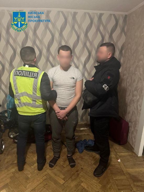 У Києві затримано трьох осіб за підпал релейної шафи