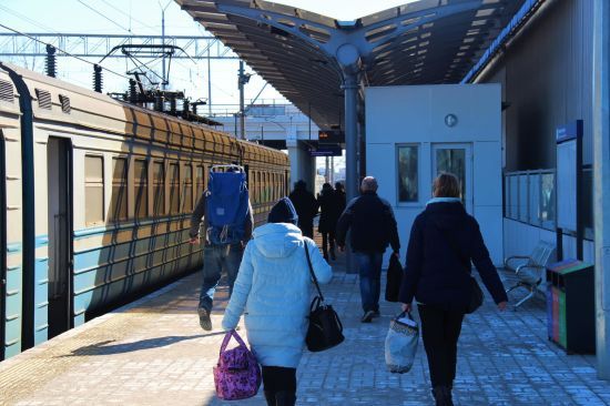 У Києві під електропотяг кинулася людина: деталі