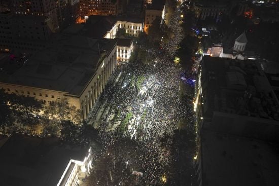 Протести у Грузії: силовики відтіснили протестуючих від будівлі парламенту