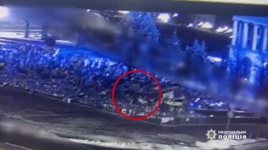 Вандал пошкодив пам'ятні фото полеглих воїнів у Києві: поліція затримала зловмисника