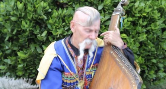 "Кобзар із Ялти": помер відомий український бандурист Остап Кіндрачук