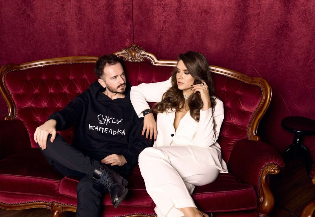 Співачка Lada та відомий блогер Андрій Черепущак запрем’єрили наживо майбутній спільний трек “Армагедець”