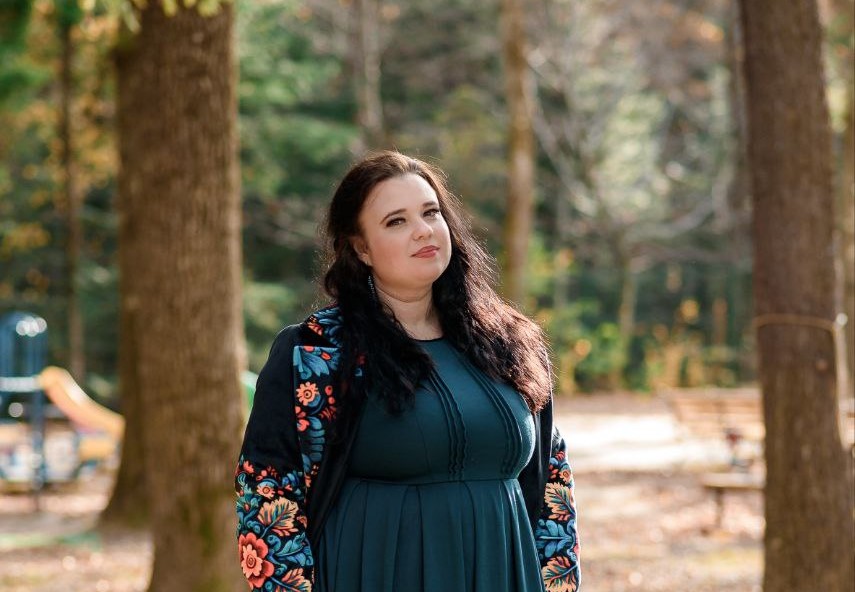 Співачка Тьотя Соня презентує зворушливий трек про велике кохання, яке рятує життя найдорожчих людей