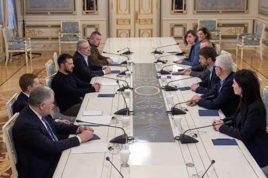 "Чекав на одного лідера, а приїхав інший": Зеленський зустрівся зі словацькими опозиціонерами