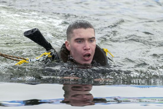 В окупантів на Херсонщині масово виходять з ладу човни та гідроскутери: у чому причина — “Атеш”