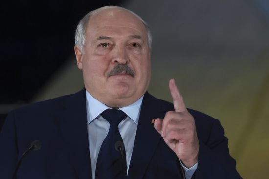 Лукашенко звинуватив Зеленського у втягуванні Білорусі у "війнушку" Лукашенко звинуватив Зеленського у втягуванні Білорусі у "війнушку"