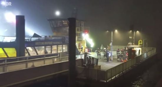 В порту німецького Гамбурга судно зіткнулося з баржею: що відомо про постраждалих (відео)