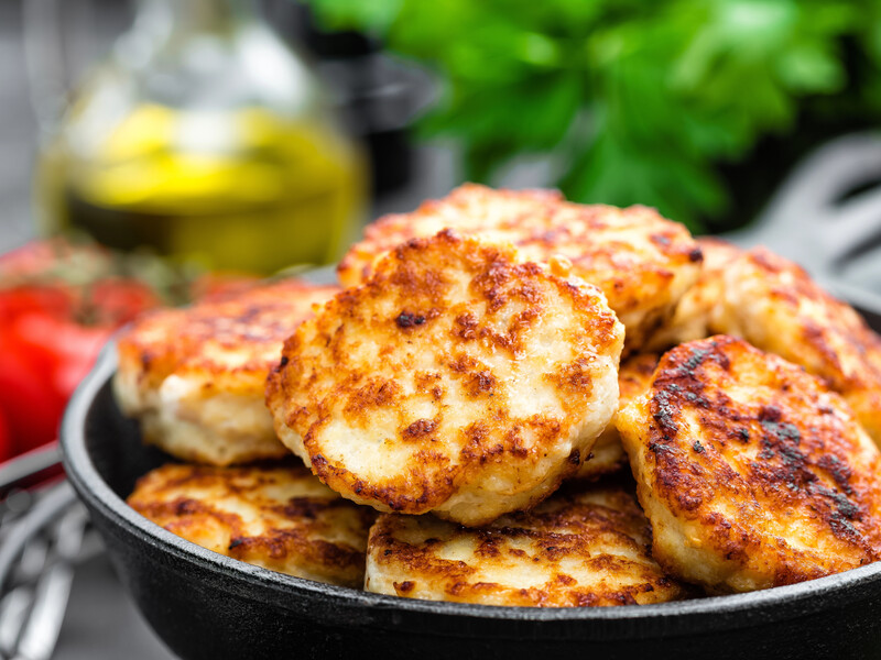Додайте це до фаршу – і курячі котлети вийдуть неймовірно соковитими й смачними. Перевірений рецепт