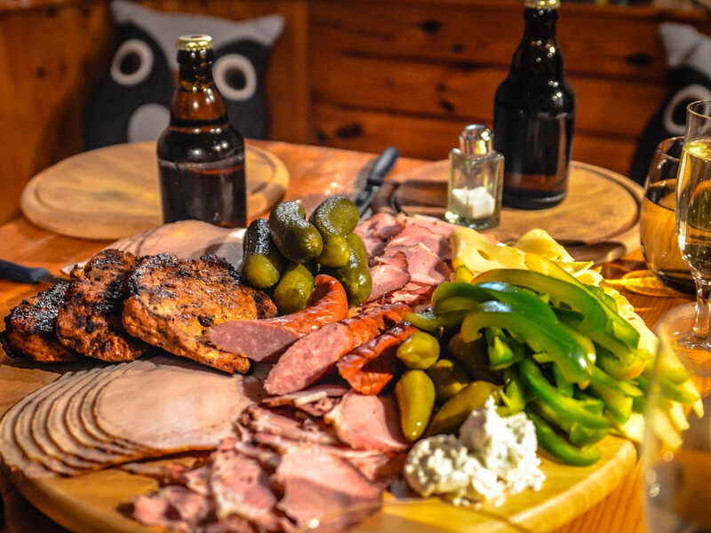 Для теплих салатів – не тільки курятина. Підберіть правильне м'ясо, щоб зробити салат смачнішим