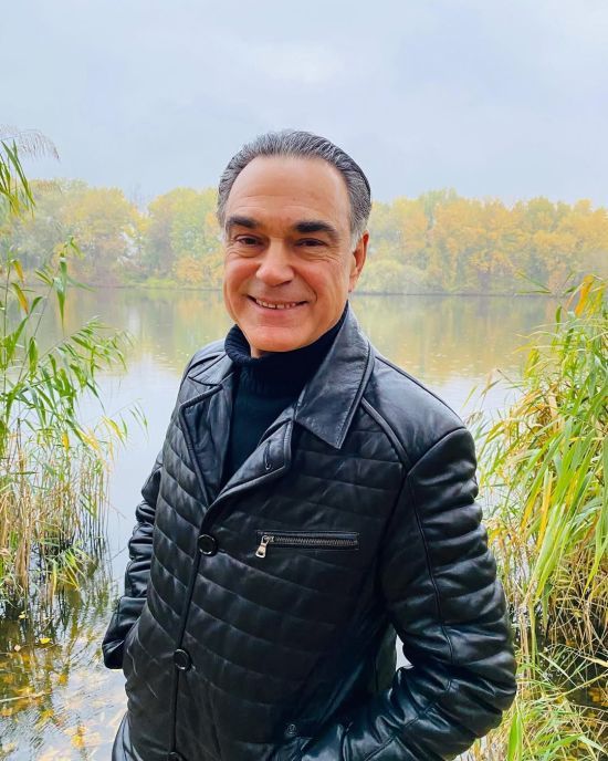 Відомий український 67-річний актор Михайло Мельник втретє став батьком